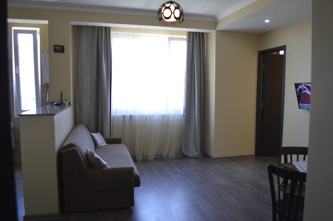Apartment Near Park 36 Batumi Esterno foto